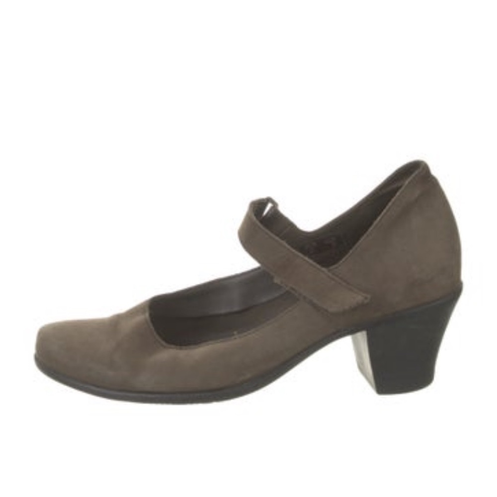 Arche shors size 8,5